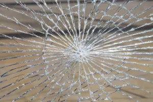 Retarder une effraction par vitrage