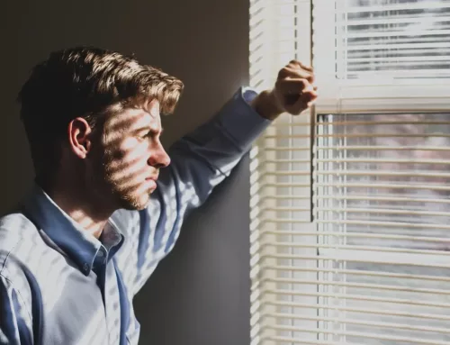 Eblouissement au travail : protéger ses vitres contre ce genre de désagrément