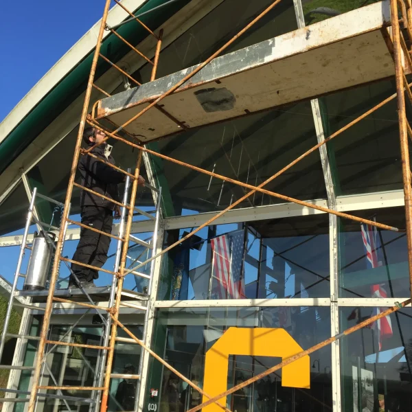 Easy Film - Pose de film sur vitrage - Musee C-47 - Echafo pose de film solaire