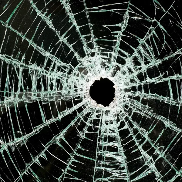 Trou dans un vitrage