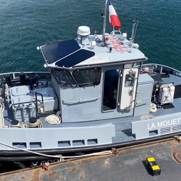 pose de film anti eblouissement - petit remorqueur le fou 1