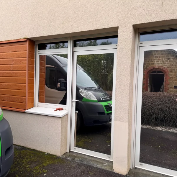 pose-de-film-solaire-effet-miroir-ehpad-epiceas-tinchebray-3